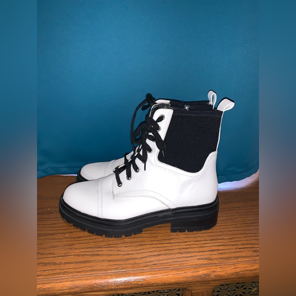NWOT Circus Lace Up Boots by Sam Edelman